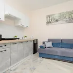 With Balcony 180 M To The Royal Baths By Renters