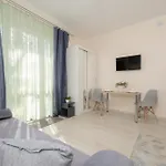 With Balcony 180 M To The Royal Baths By Renters