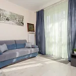 With Balcony 180 M To The Royal Baths By Renters