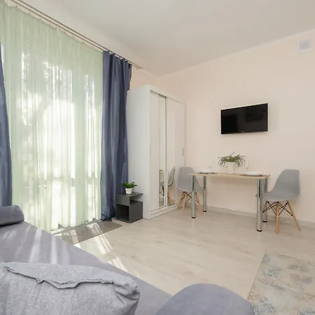 With Balcony 180 M To The Royal Baths By Renters