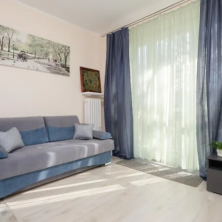 With Balcony 180 M To The Royal Baths By Renters