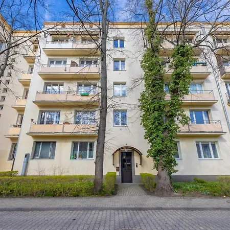 With Balcony 180 M To The Royal Baths By Renters