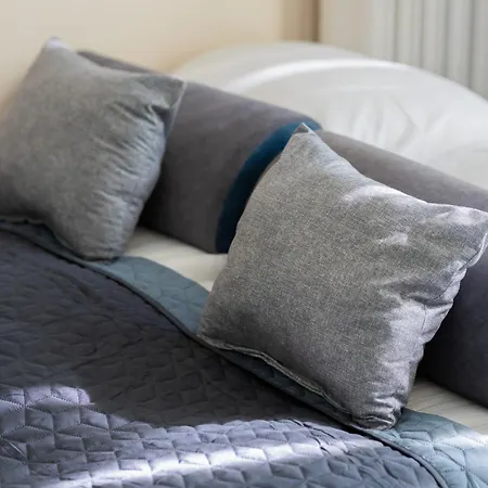 Apartment With Balcony 180 M To The Royal Baths By Renters *