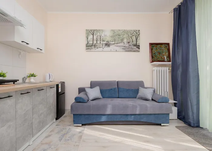 With Balcony 180 M To The Royal Baths By Renters Apartment