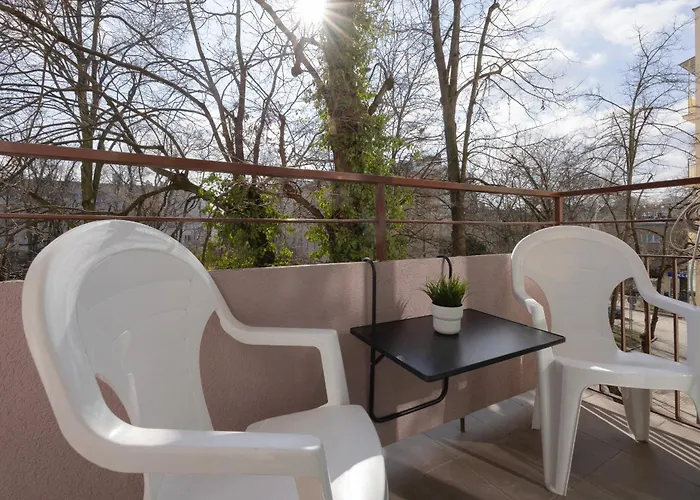 With Balcony 180 M To The Royal Baths By Renters Apartment Warsaw